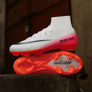 Botines de fútbol unisex para superficies de césped disponible por encargo en Clickya.life